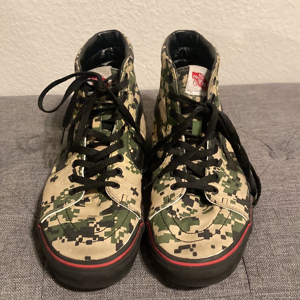 Vans High-Top Sneakers in Green Camo with Black Stripe - Picture 2 of 5